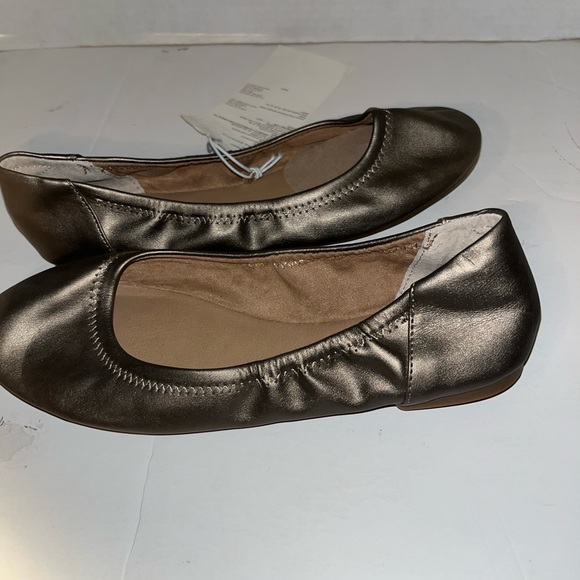 Amazon essentials silver flats - Picture 6 of 13